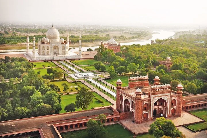 From Delhi: Taj Mahal and Agra Tour By Superfast Train