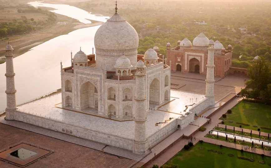 Get a Premium Car Tour of Taj Mahal And Agra From Delhi