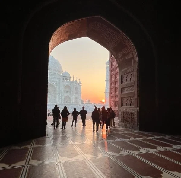 Sunrise Taj Mahal Tour From Delhi